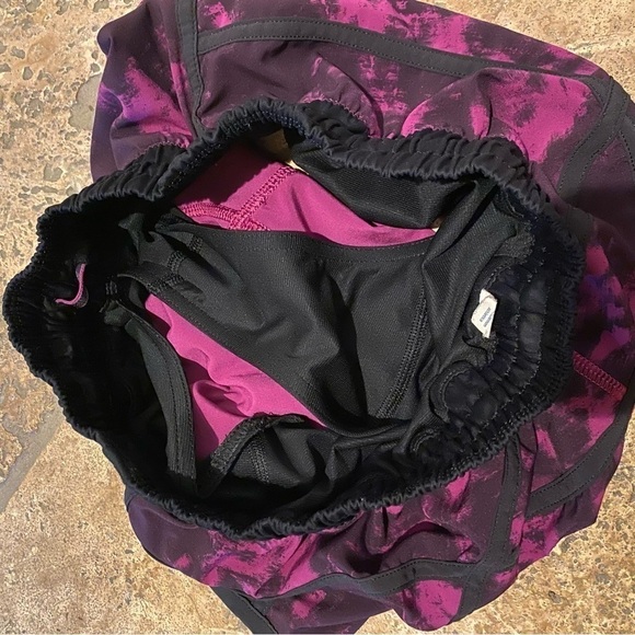 LULULEMON Women Purple Black Pattern Athletic Shorts Size 6 - Picture 5 of 7
